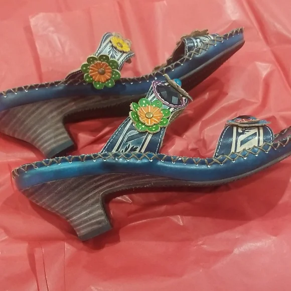 Spring Step Sandals - Picture 1 of 10